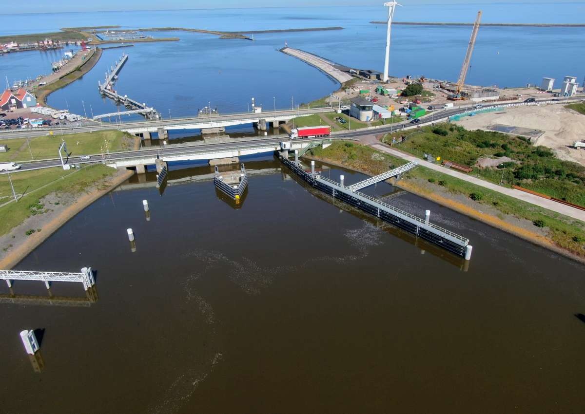 Den Oever, brug in A-7 (b) - Bridge in de buurt van Hollands Kroon (Den Oever)