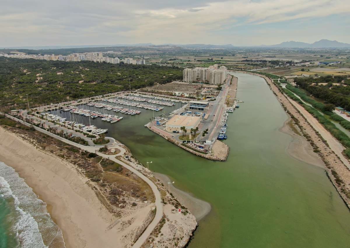 Marina De Las Dunas S A - Jachthaven in de buurt van Guardamar del Segura