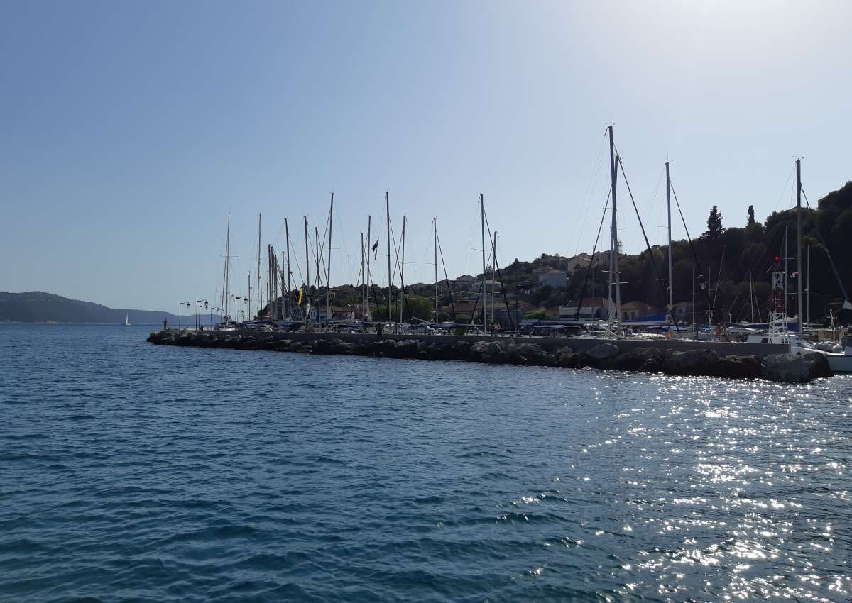 Port Kalamos - Marina près de Kalamos