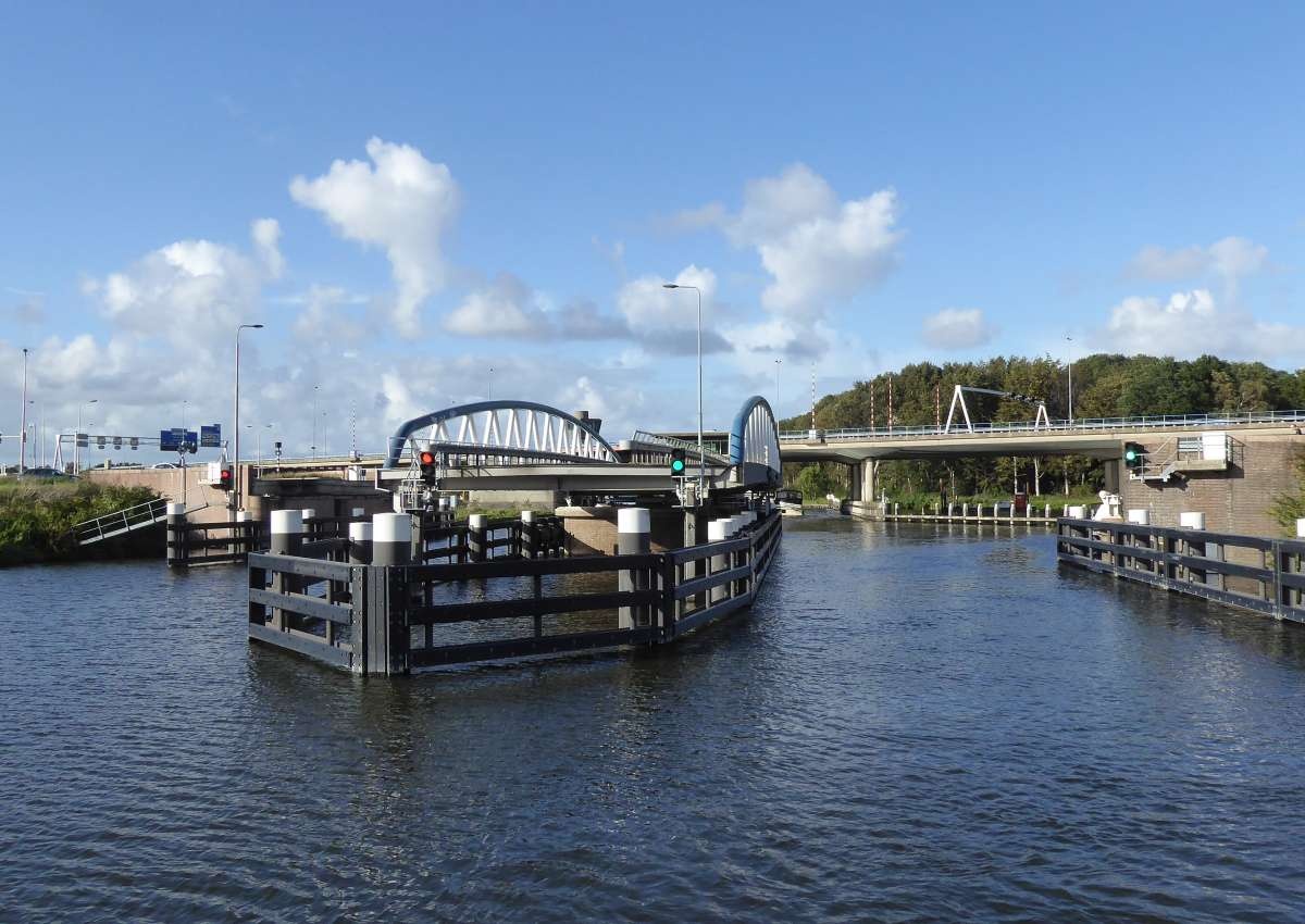 Schipholbrug in de A9 - Bridge near Amstelveen (Badhoevedorp)