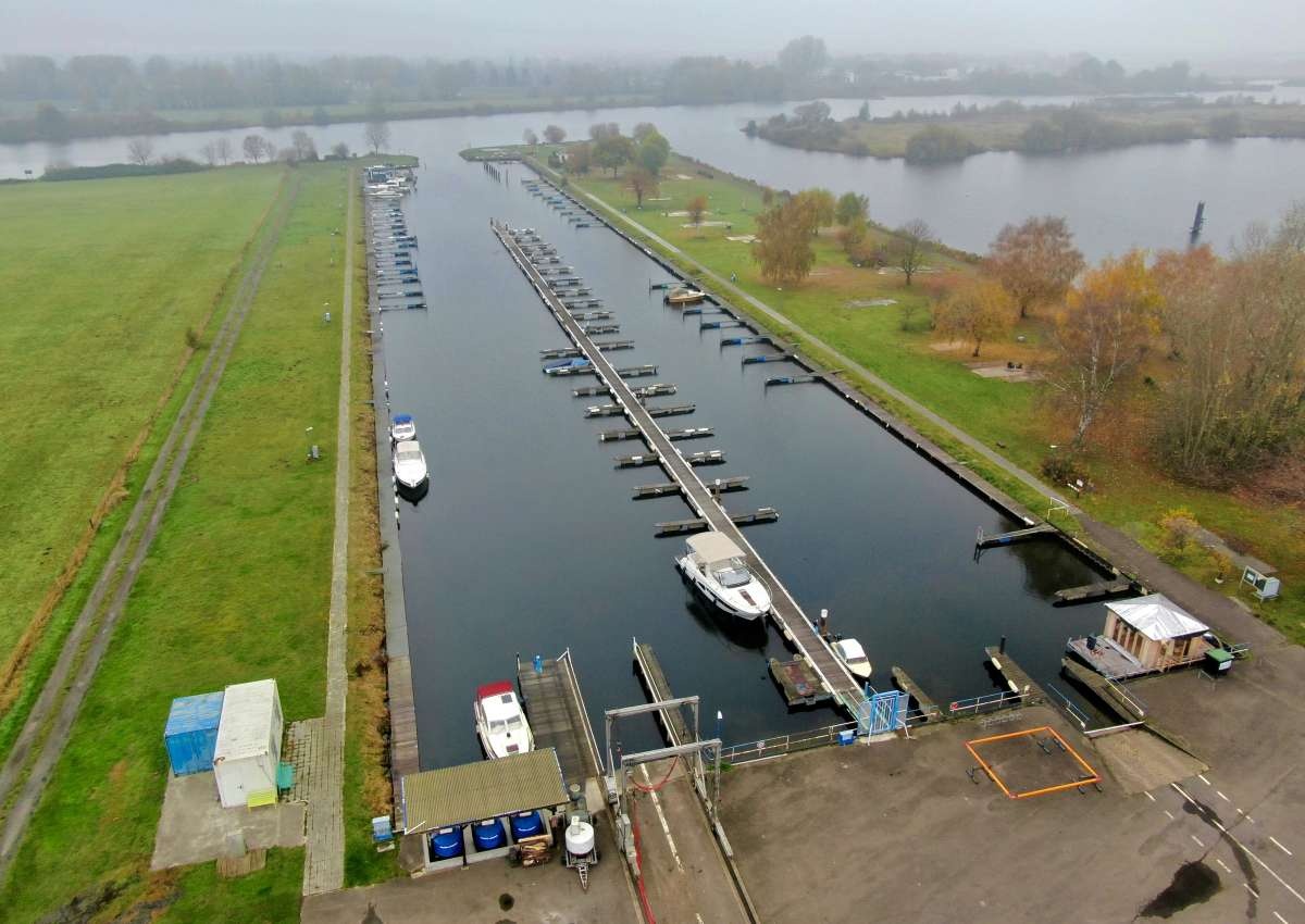 Bremen - Wassersportzentrum Oberweser Bremen-Hemelingen GmbH - Jachthaven in de buurt van Bremen (Hemelingen)