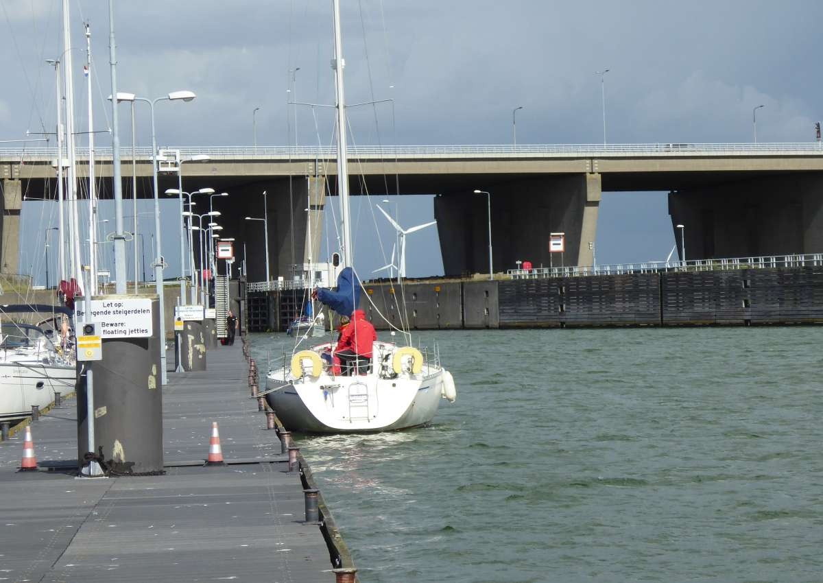brug over jachtensluis Volkeraksluizen - Brücke bei Moerdijk (Willemstad)