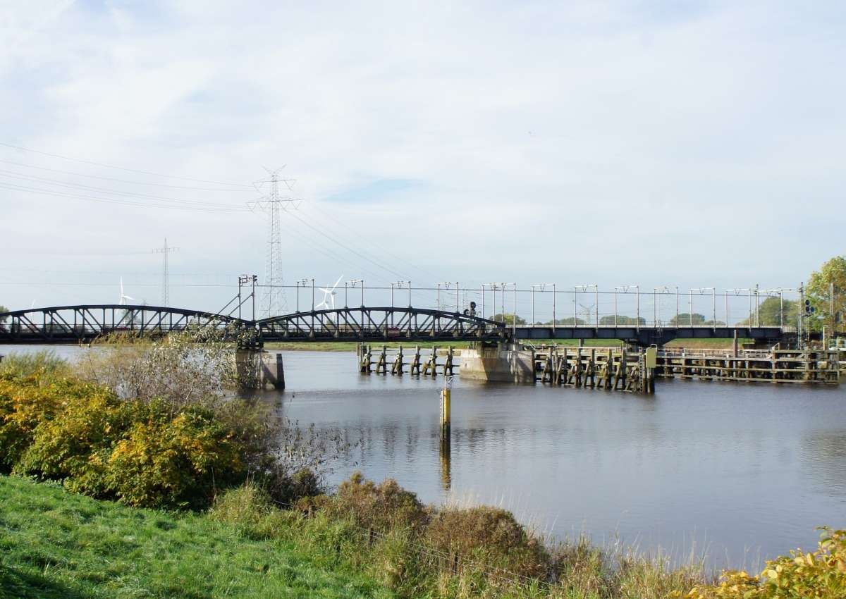 Elsfleth/Orth: Öffnungszeiten Eisenbahnbrücke/ Opening hours railway bridge - Navinfo bei Elsfleth