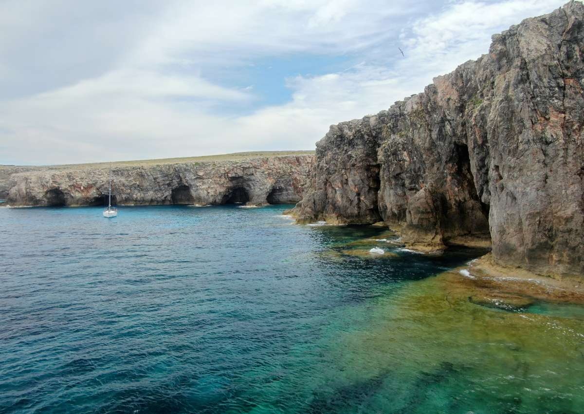 Menorca - Cala del Amarrado, Anchor - Anchor près de Ciutadella