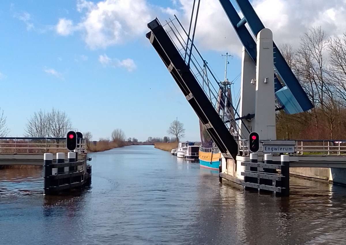 Engwierumerbrug - Brücke bei Noardeast-Fryslân (Engwierum)