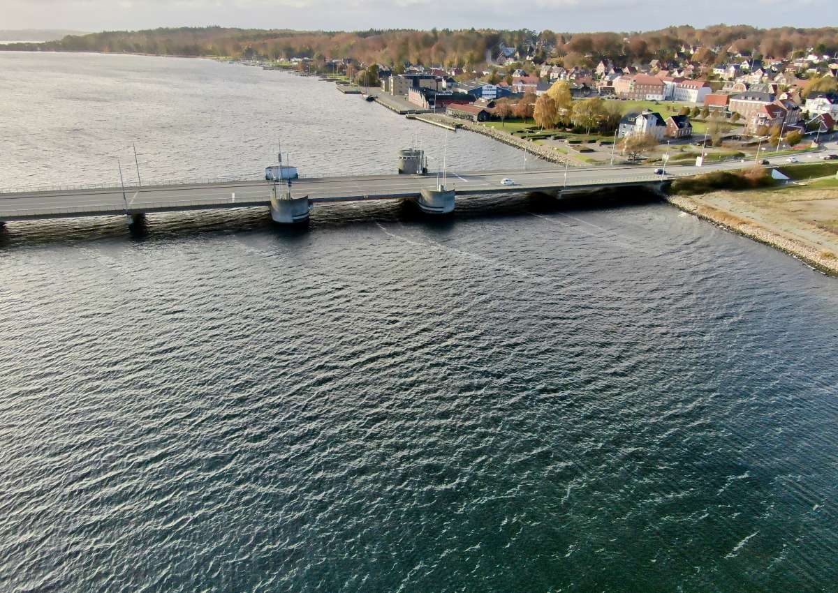Hadsundbroen - Navinfo bei Hadsund (Søndergårde)