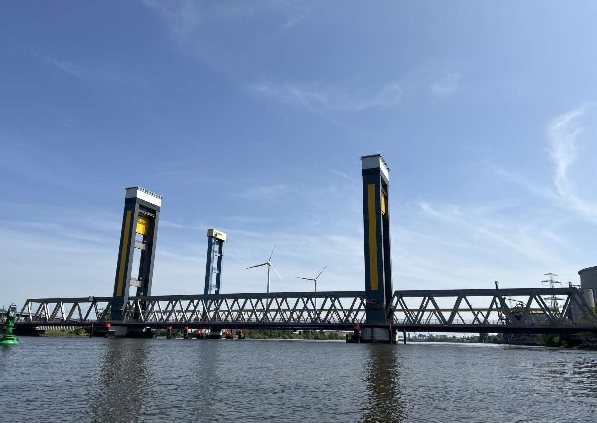 Hamburger Hafen - Kattwyk Brücke - Navinfo bei Hamburg (Moorburg)
