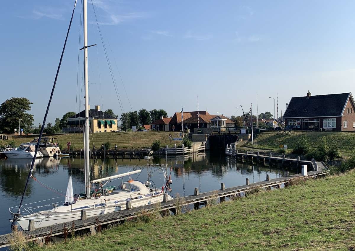 Zeesluis, Workum, brug over buitenhoofd - Bridge near Súdwest-Fryslân (Workum)