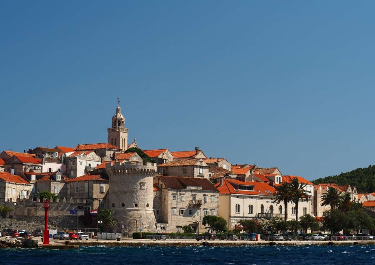 Korcula - Marina près de Korčula (Gradski kotar Stari grad)
