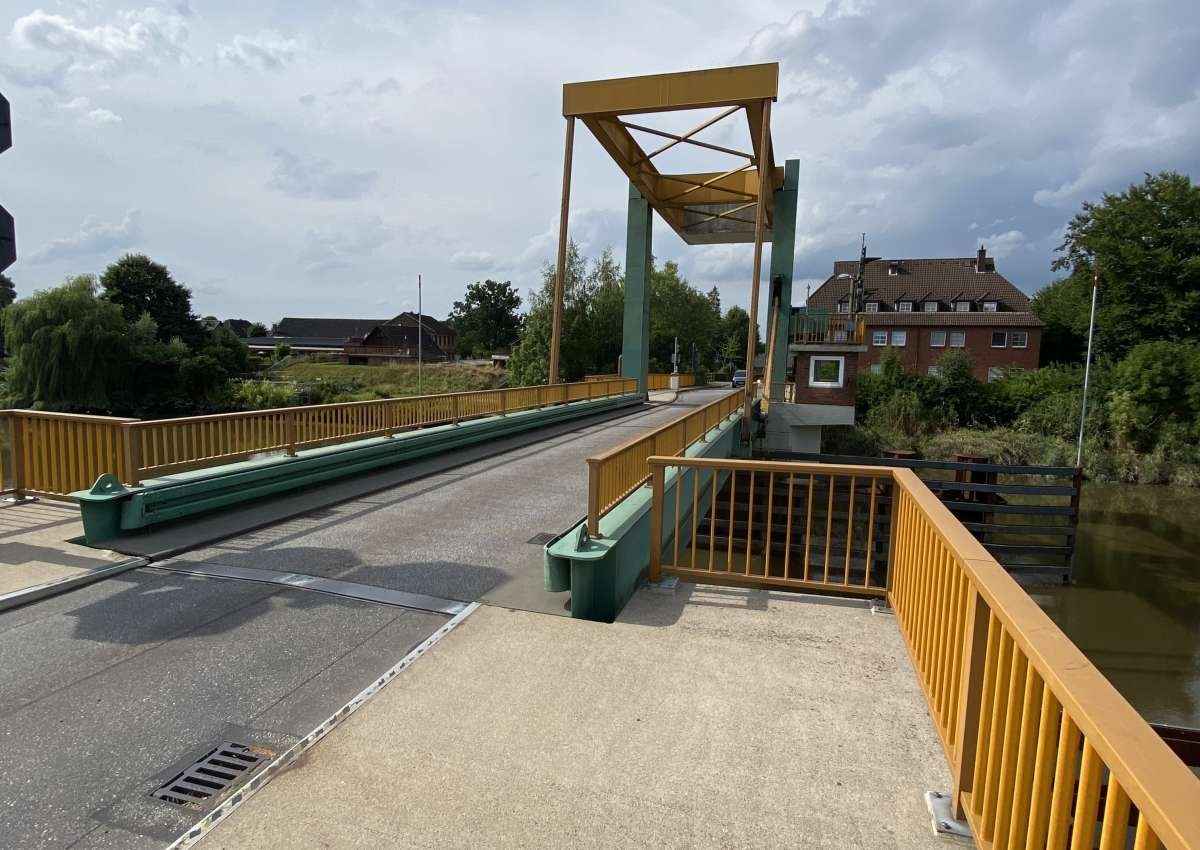 Heiligenstedten bridge - Bridge in de buurt van Heiligenstedten