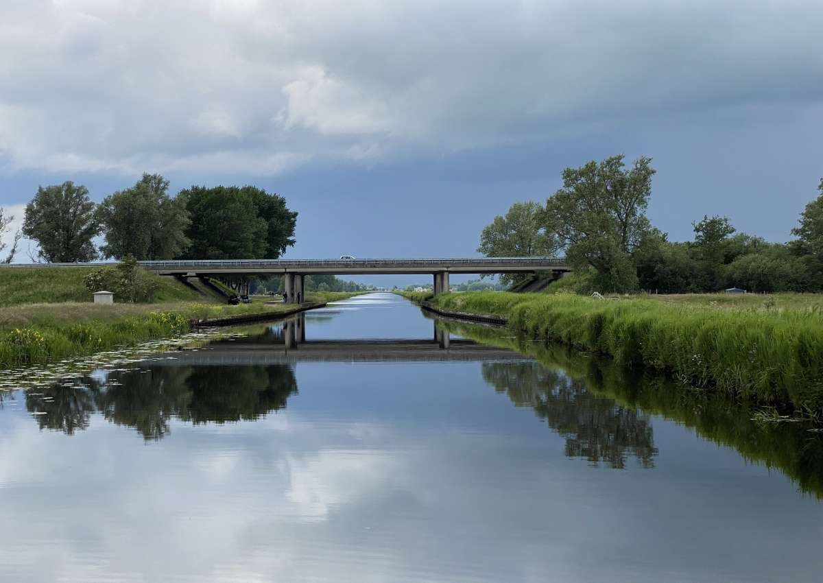 Terwispel, brug in de A-7 - Bridge près de Opsterland (Terwispel)