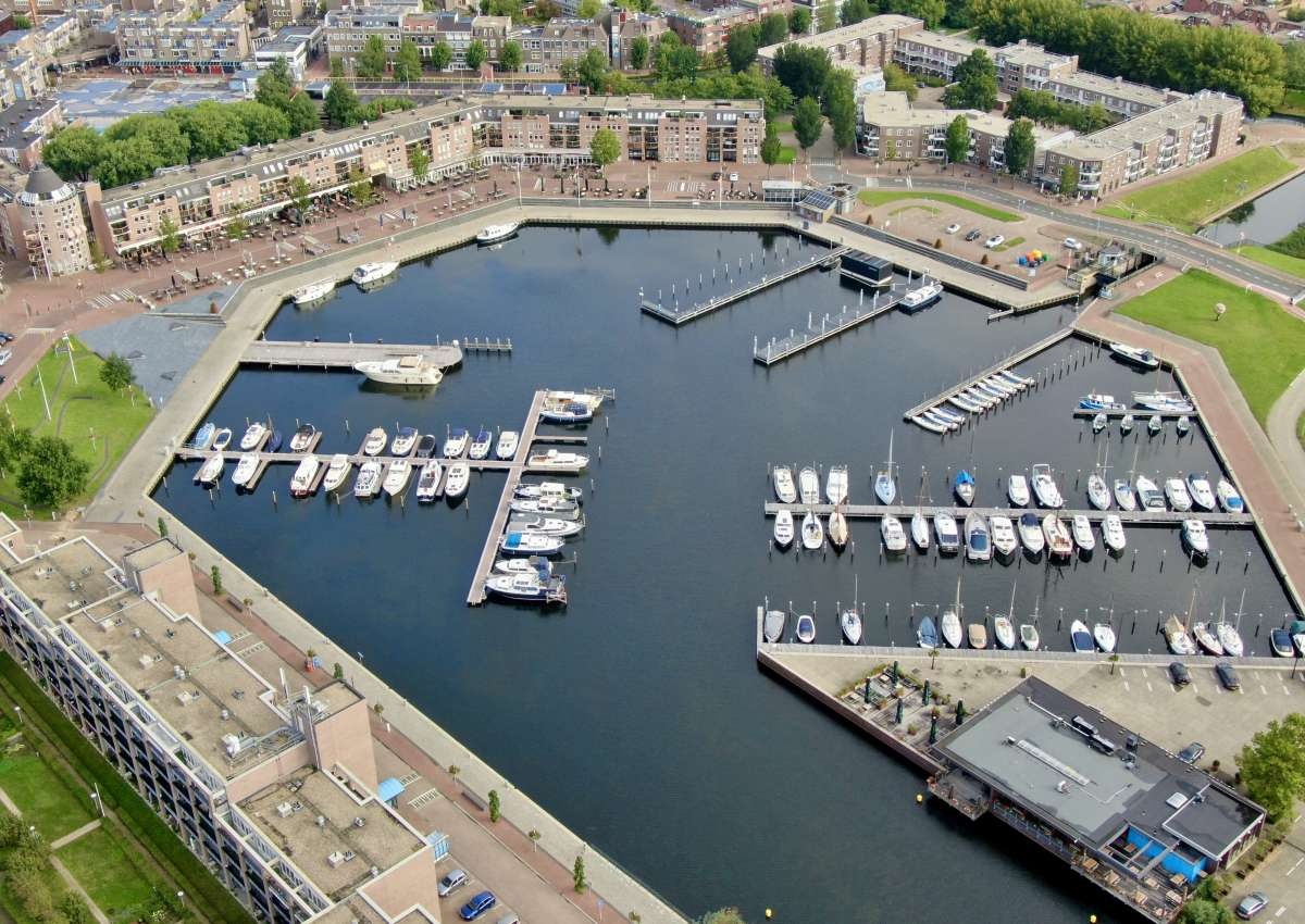 Gemeente haven Vaste ligplaatsen - Marina près de Almere