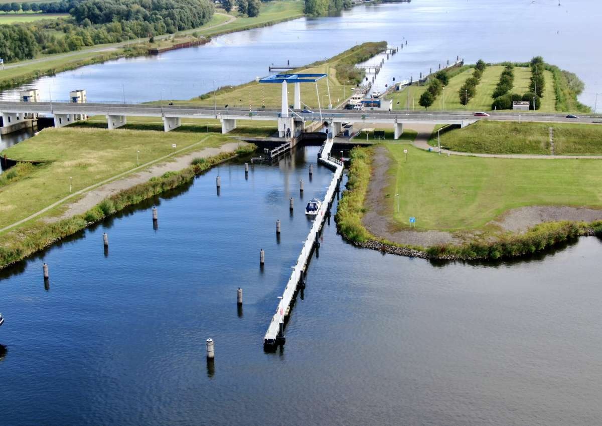 Nijkerkersluis, brug over benedenhoofd - Brücke bei Nijkerk