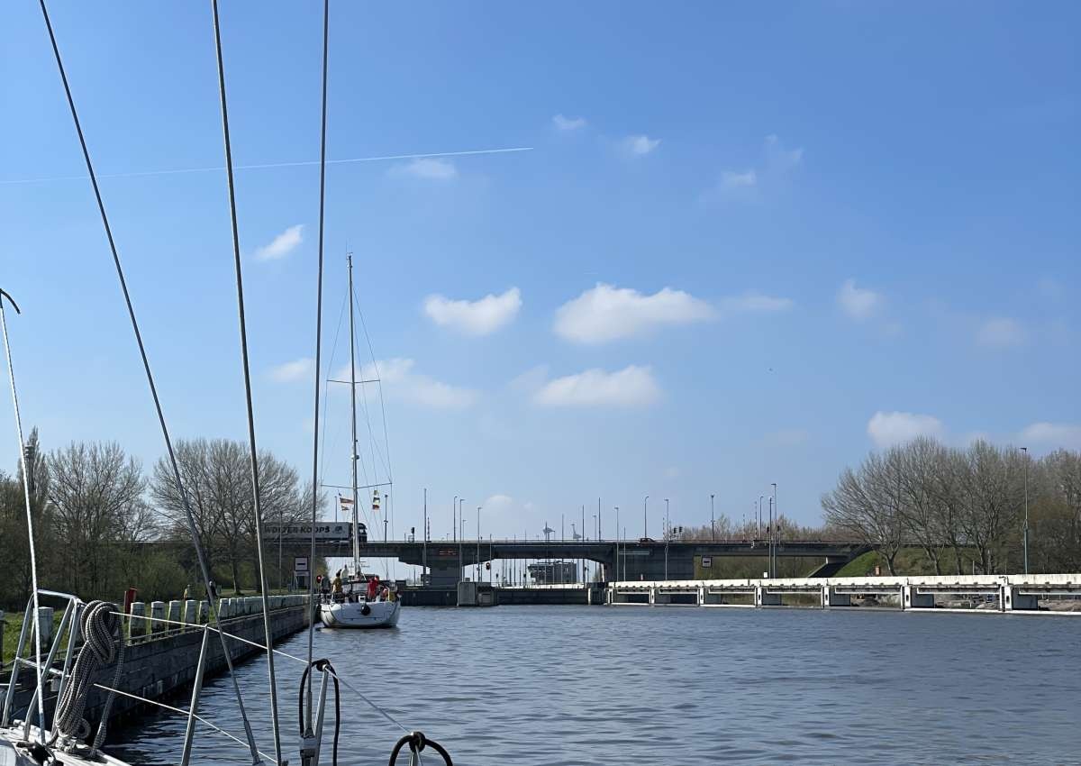 Prinses Margrietsluis, brug over benedenhoofd - Brücke bei De Fryske Marren (Lemmer)