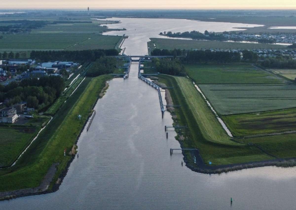 Prinses Margrietsluis - Slot in de buurt van De Fryske Marren (Lemmer)
