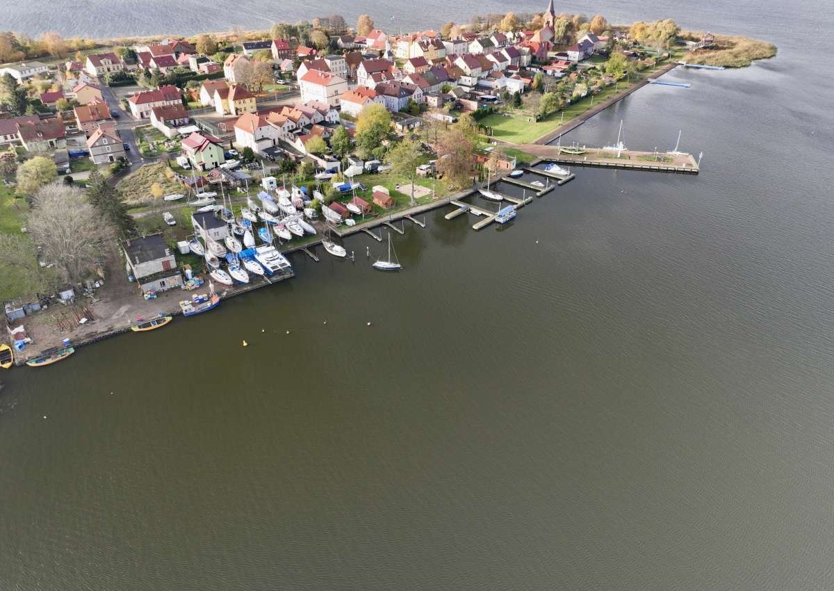 Nowe Warpno / Neuwarp - Jachthaven in de buurt van Nowe Warpno (Przedborze)