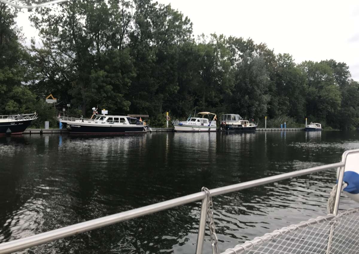 Holzbootcharter im Wassersportzentrum Alte Feuerwache - Jachthaven in de buurt van Brandenburg an der Havel (Ring)