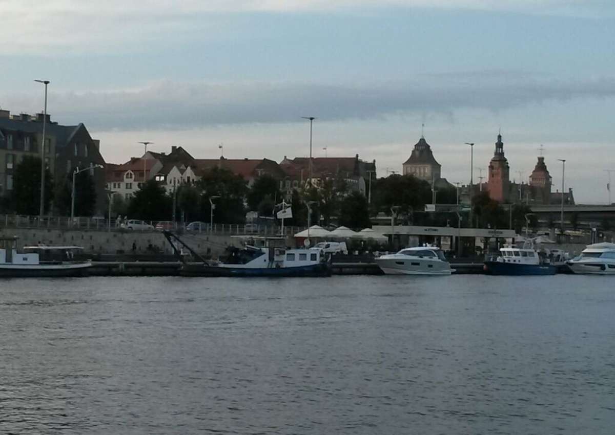 Liegeplätze unterhalb des Schlosses - Hafen bei Szczecin (Stare Miasto)