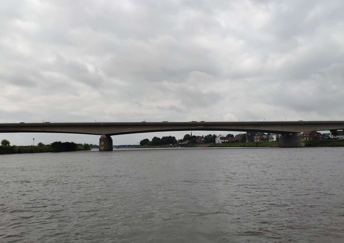 Brug Wessem (in A2) - Brücke bei Maasgouw (Wessem)