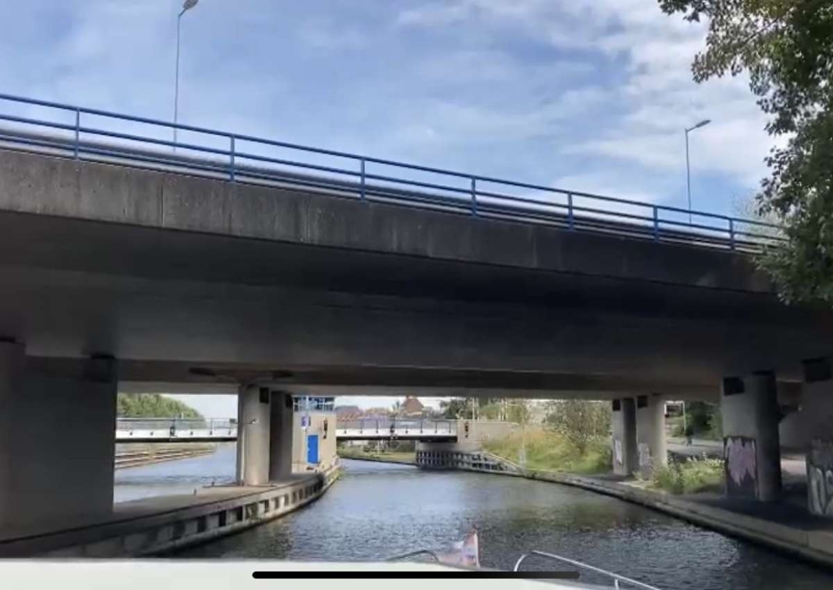 Duivendrecht, brug in de Gooiseweg - Bridge près de Amsterdam (Duivendrecht)