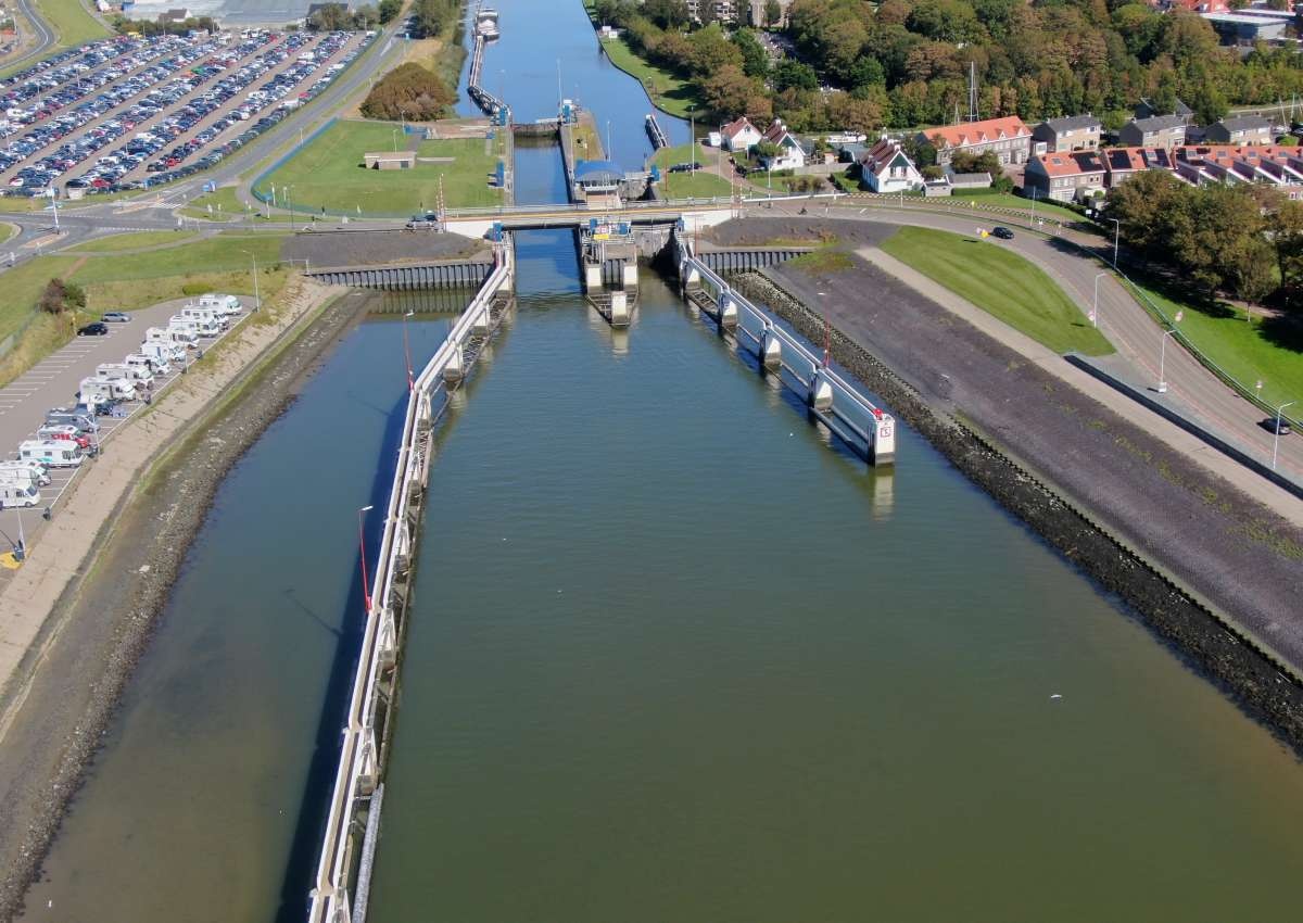 Tsjerk Hiddessluizen, brug over buitenhoofd (1) - Bridge près de Harlingen