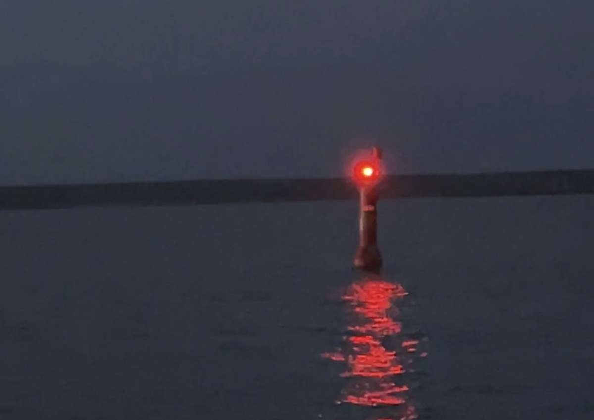 Tonne 100 befeuert / buoy 100 lit - Navinfo près de Bargischow