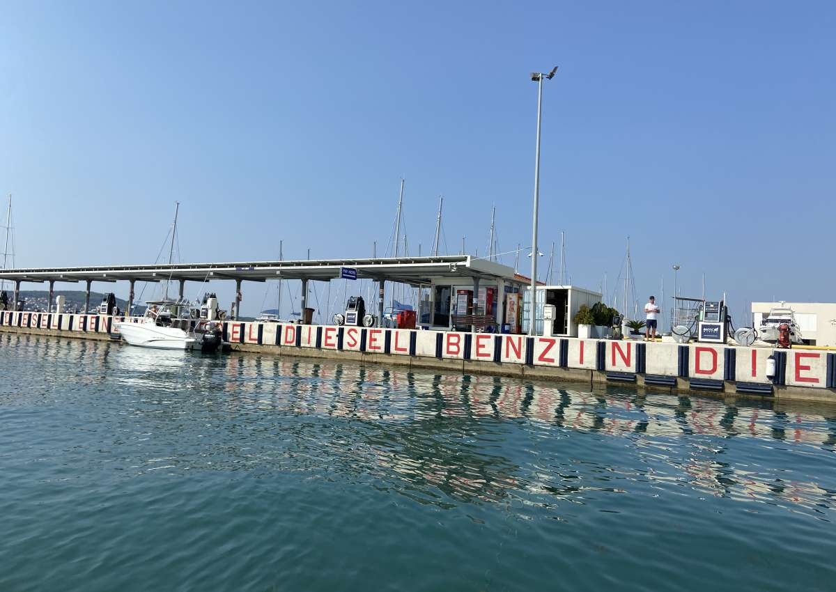 Marina Baotic - Trogir - Seget Donji - Jachthaven in de buurt van Seget Donji (Balan)