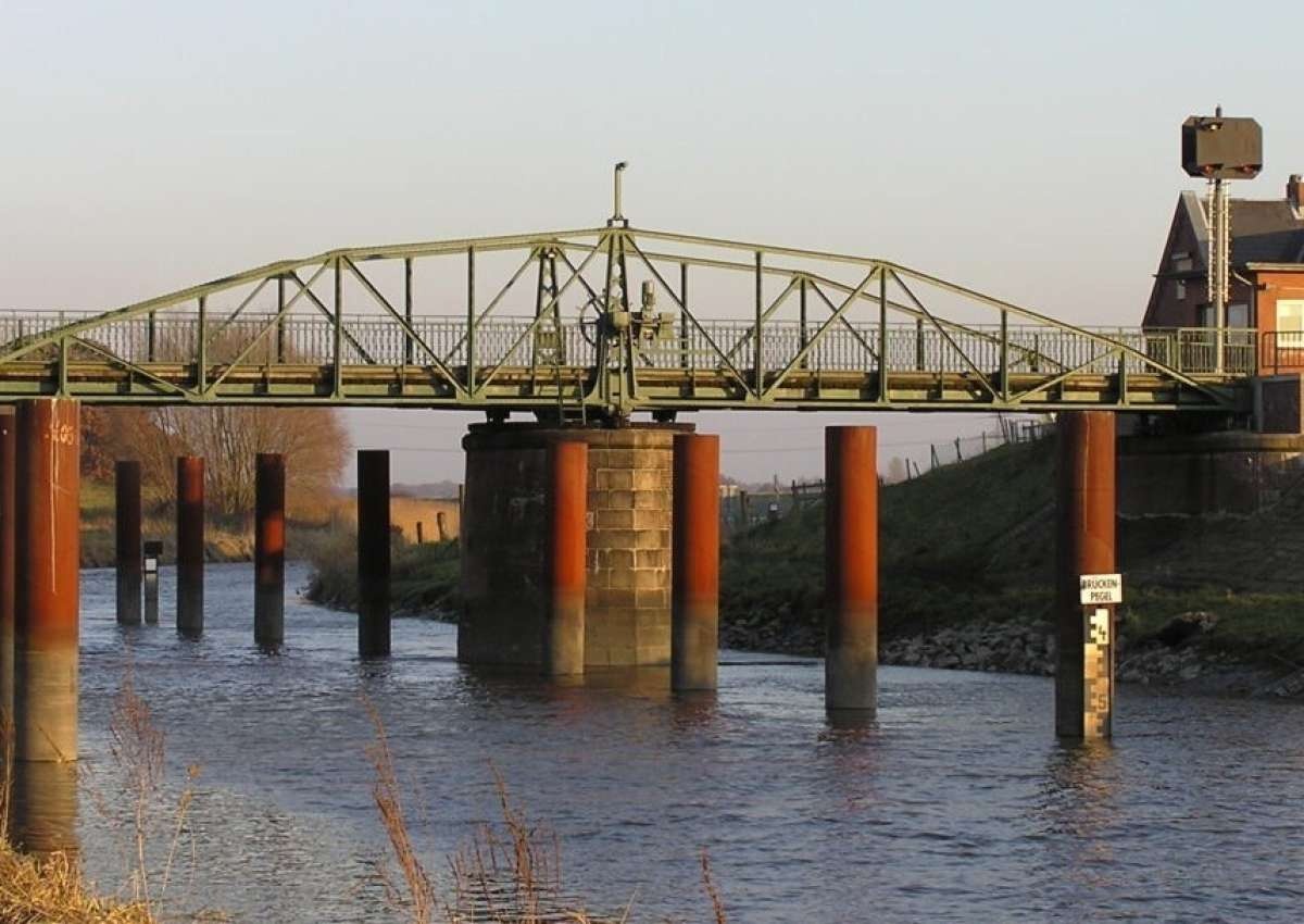 Pinnau - Drehbrücke Klevendeich - Navinfo près de Moorrege (Klevendeich)