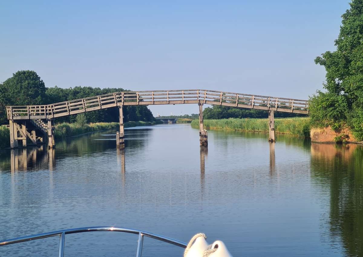 Lalleweer, fietsbrug - Brücke bei Delfzijl (Borgsweer)