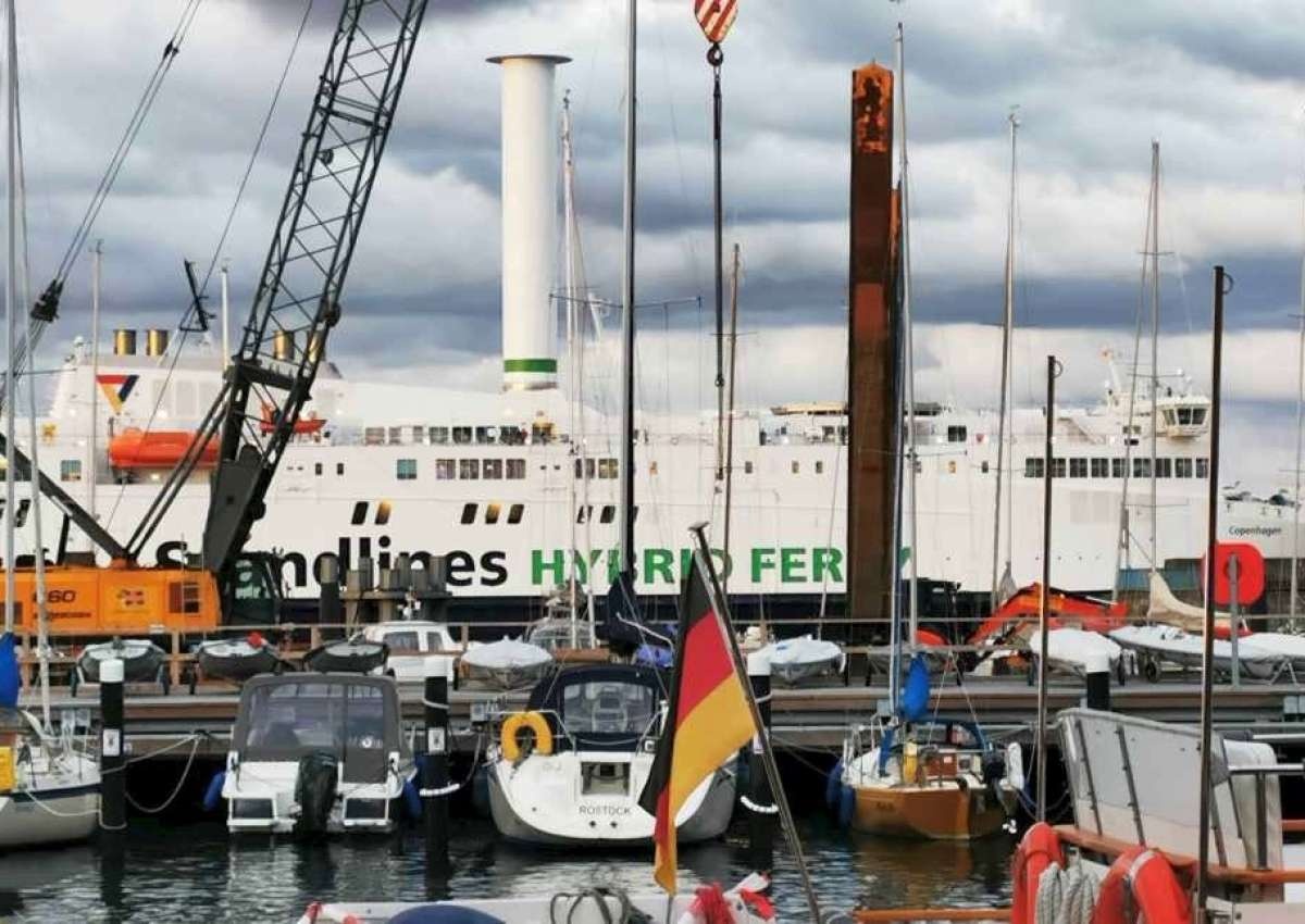 Warnemünde Alter Strom - Hafen bei Rostock (Warnemünde)