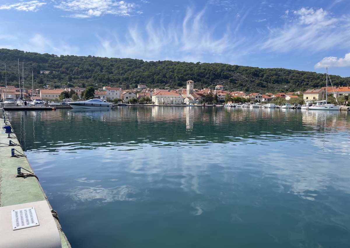 Marina Veli Iz - Marina near Grad Zadar