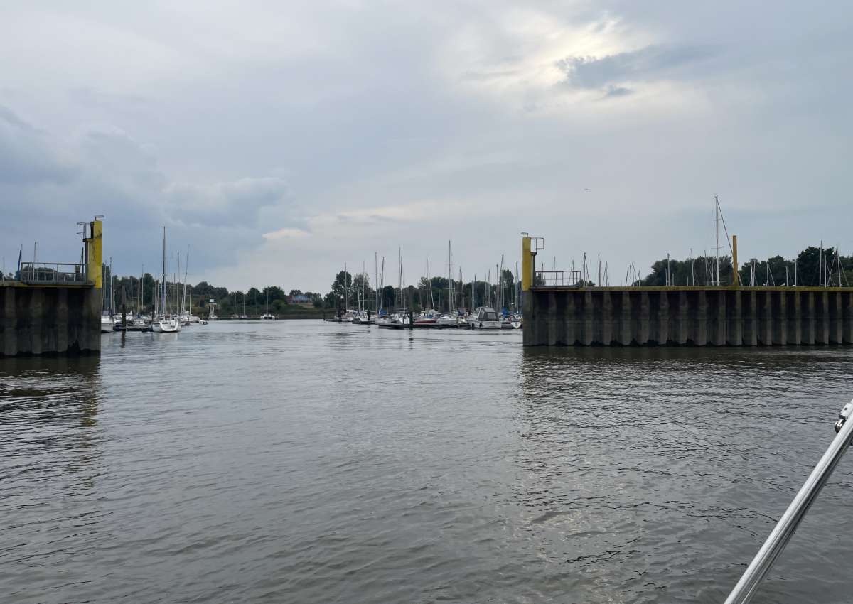 Hasenbüren - Sporthafen - Jachthaven in de buurt van Bremen (Seehausen)