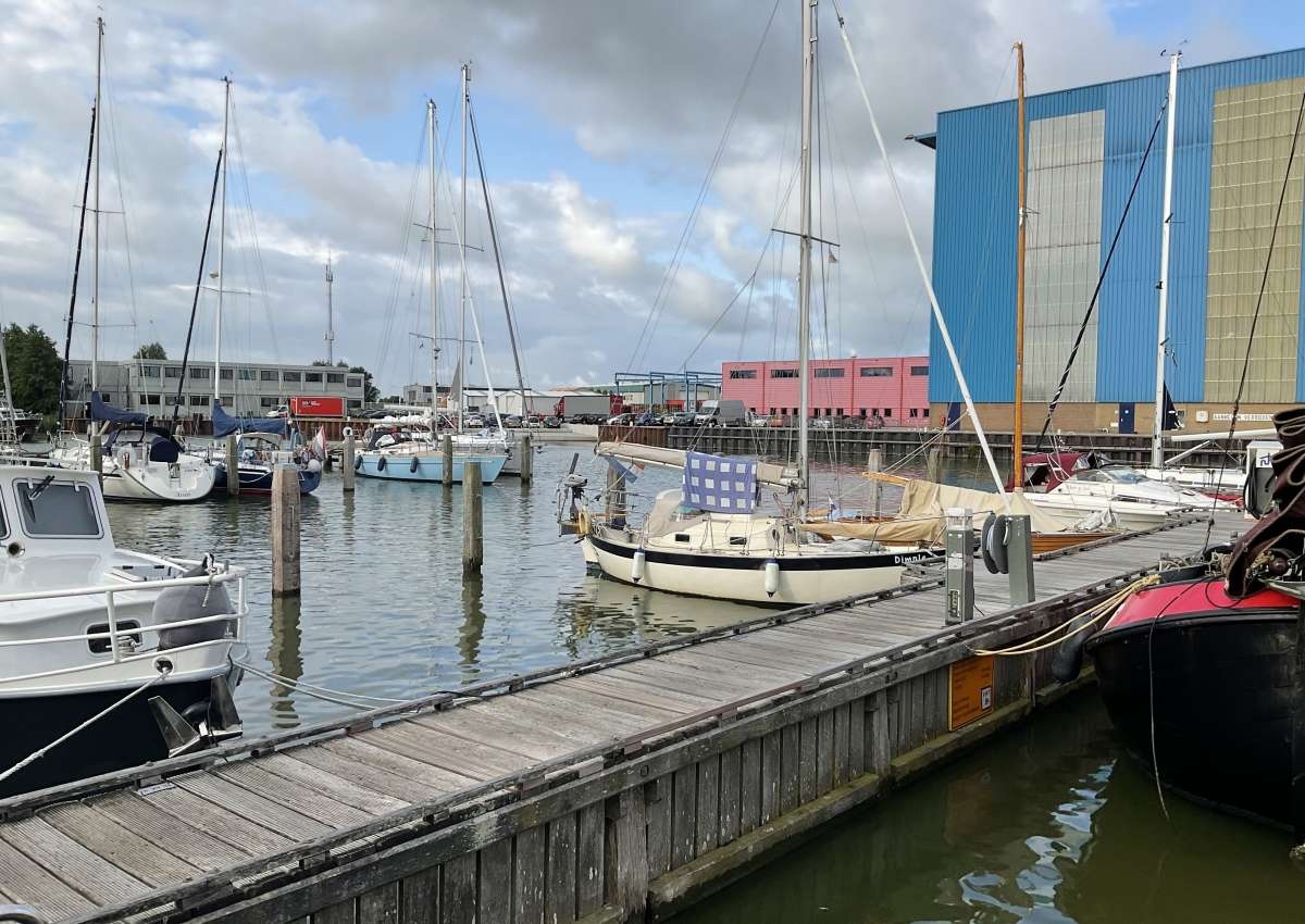 Gemeentelijke Jachthaven Makkum - Hafen bei Súdwest-Fryslân (Makkum)